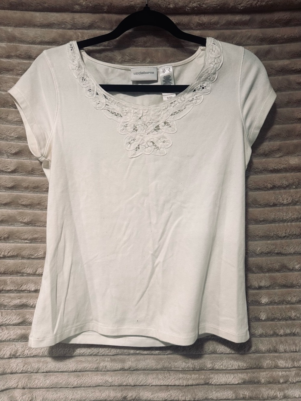 Liz Claiborne White Short Sleeve Tee with Lace Applique